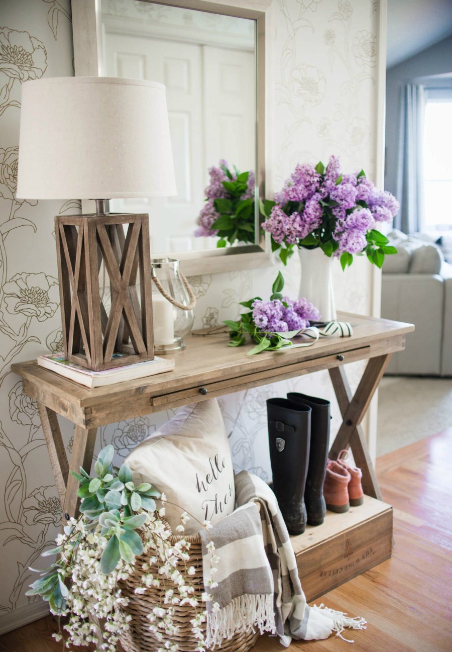 Eye-Catching Foyer Tables for Your Home